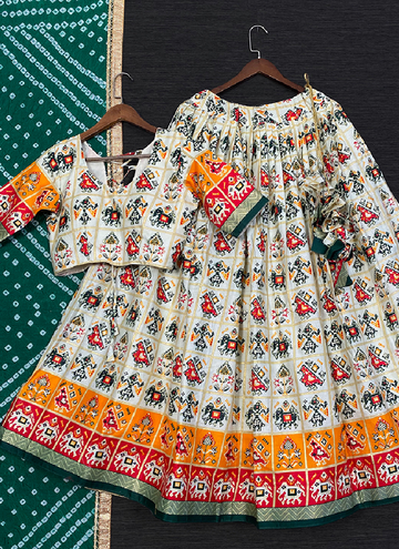 Traditional Pure Cotton Patola Lehenga Choli With Green Bandhani Dupatta